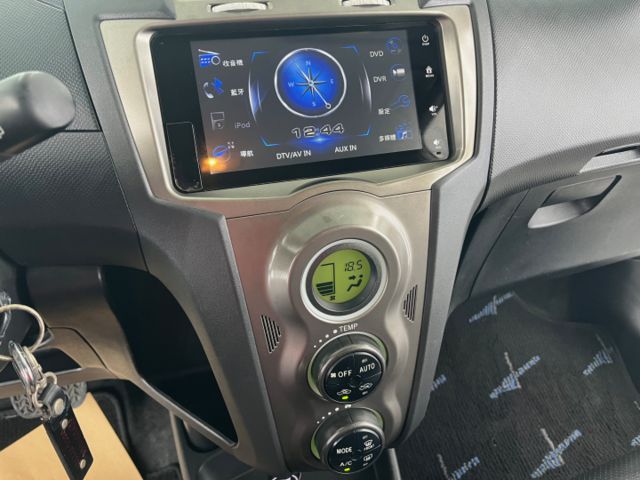 影片賞車✦小鴨 頂級G版 里程僅跑8萬多 挑戰全網最低！恆溫.方控.皮椅.鋁圈.導航.藍芽支援.電動後視鏡  第15張相片