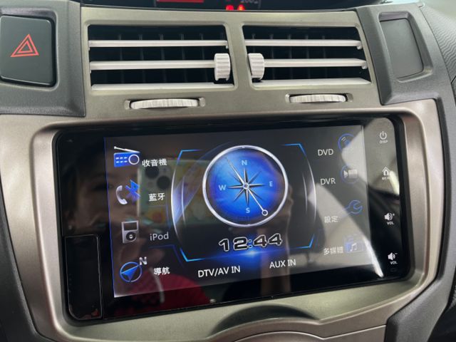 影片賞車✦小鴨 頂級G版 里程僅跑8萬多 挑戰全網最低！恆溫.方控.皮椅.鋁圈.導航.藍芽支援.電動後視鏡  第17張相片