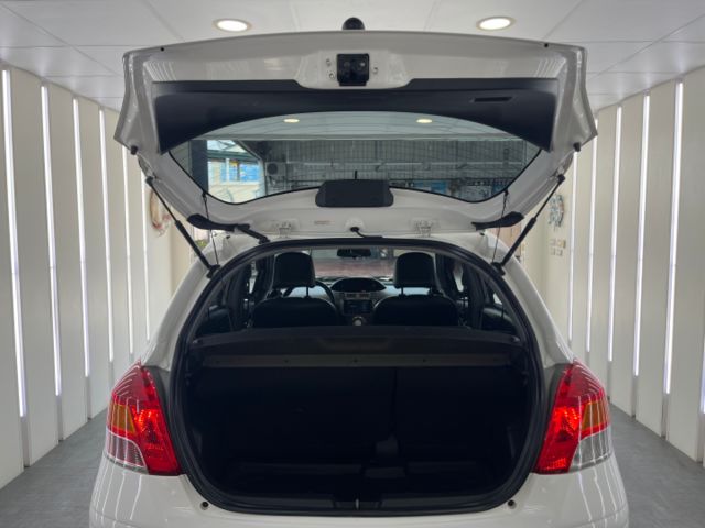 影片賞車✦小鴨 頂級G版 里程僅跑8萬多 挑戰全網最低！恆溫.方控.皮椅.鋁圈.導航.藍芽支援.電動後視鏡  第20張相片