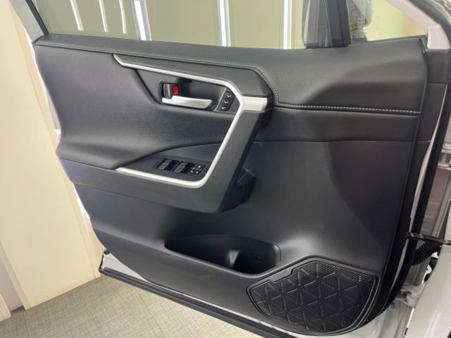 影片賞車✦RAV4 汽油旗艦版 里程僅跑1萬9 全車原鈑件 數位儀表.大螢幕.電動椅.電尾門.360環景 原廠新車保固中  第6張相片