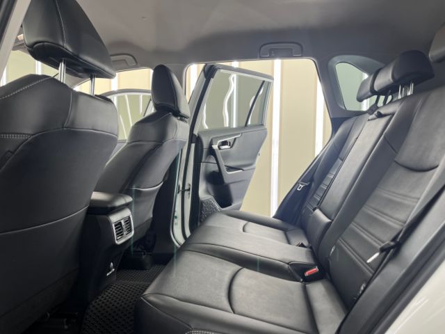 影片賞車✦RAV4 汽油旗艦版 里程僅跑1萬9 全車原鈑件 數位儀表.大螢幕.電動椅.電尾門.360環景 原廠新車保固中  第8張相片