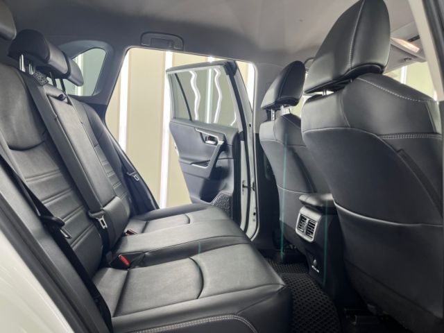 影片賞車✦RAV4 汽油旗艦版 里程僅跑1萬9 全車原鈑件 數位儀表.大螢幕.電動椅.電尾門.360環景 原廠新車保固中  第9張相片