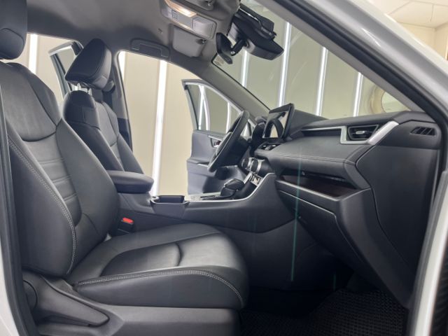 影片賞車✦RAV4 汽油旗艦版 里程僅跑1萬9 全車原鈑件 數位儀表.大螢幕.電動椅.電尾門.360環景 原廠新車保固中  第10張相片