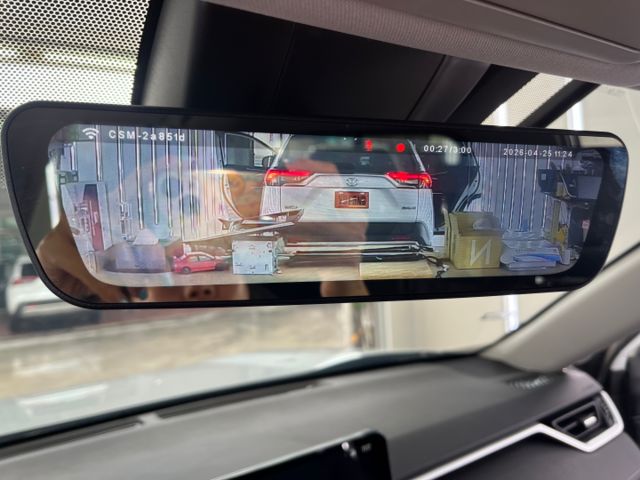 影片賞車✦RAV4 汽油旗艦版 里程僅跑1萬9 全車原鈑件 數位儀表.大螢幕.電動椅.電尾門.360環景 原廠新車保固中  第18張相片