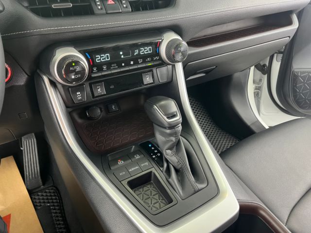 影片賞車✦RAV4 汽油旗艦版 里程僅跑1萬9 全車原鈑件 數位儀表.大螢幕.電動椅.電尾門.360環景 原廠新車保固中  第19張相片