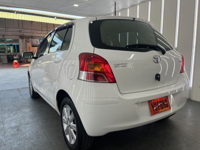 影片賞車✦小鴨 頂級G版 里程僅跑7萬 挑戰全網最低！全車原鈑件 恆溫.方控.皮椅.鋁圈.前雷達.電動後視鏡收納  第5張相片