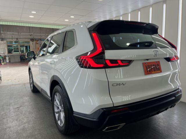 影片賞車✦CRV 最頂級Prestige 里程僅跑1萬8 全車原鈑件.全景天窗.環景.雙電動椅.電尾門.BOSE音響  第4張相片