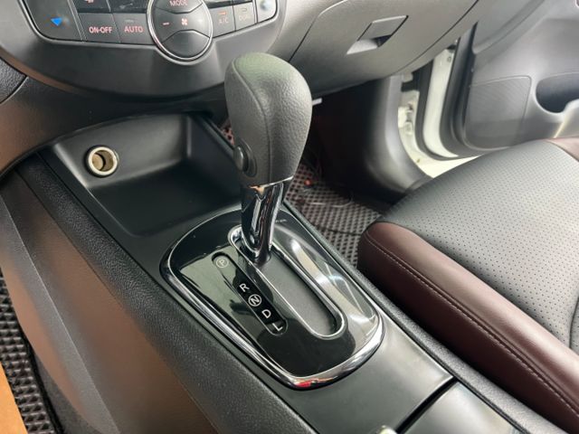 影片賞車✦Tiida J 市場稀有 里程僅跑5萬 全車原鈑件 升級大螢幕安卓.電子後視鏡.盲點.Car Play.免鑰匙  第16張相片
