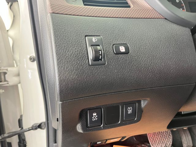 影片賞車✦Tiida J 市場稀有 里程僅跑5萬 全車原鈑件 升級大螢幕安卓.電子後視鏡.盲點.Car Play.免鑰匙  第19張相片