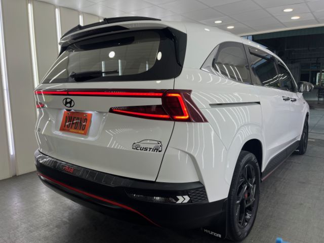 影片賞車✦Custin 豪華大七人 最頂級B版 全電動椅 全車原鈑件 全車精品買到賺到！  第3張相片