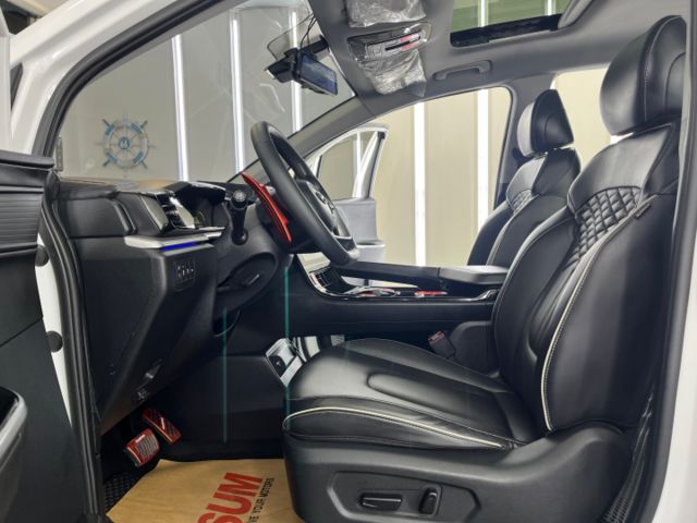 影片賞車✦Custin 豪華大七人 最頂級B版 全電動椅 全車原鈑件 全車精品買到賺到！  第7張相片