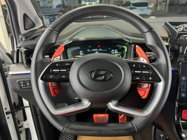 影片賞車✦Custin 豪華大七人 最頂級B版 全電動椅 全車原鈑件 全車精品買到賺到！  第12張相片