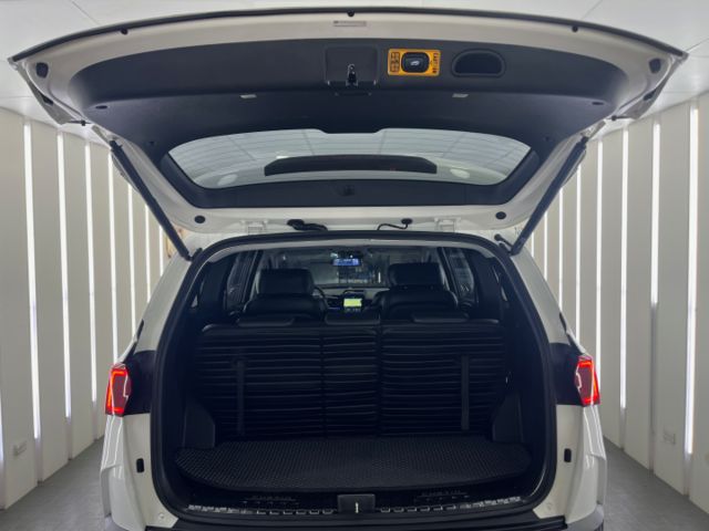 影片賞車✦Custin 豪華大七人 最頂級B版 全電動椅 全車原鈑件 全車精品買到賺到！  第20張相片