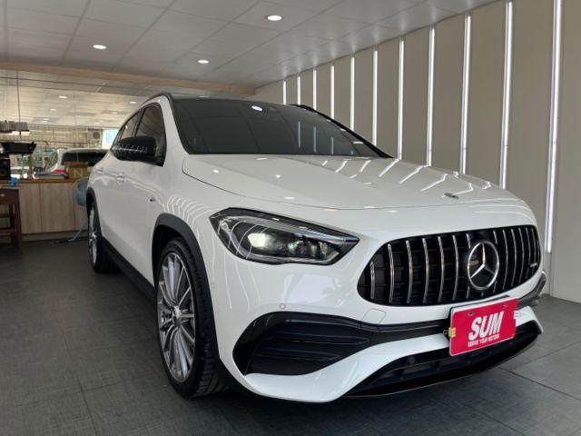 影片賞車✦GLA35 AMG 4MATIC 里程僅跑4萬多 全車原鈑件 全景天窗.柏林之音.數位儀表.360環景  第2張相片