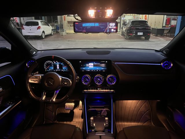 影片賞車✦GLA35 AMG 4MATIC 里程僅跑4萬多 全車原鈑件 全景天窗.柏林之音.數位儀表.360環景  第12張相片