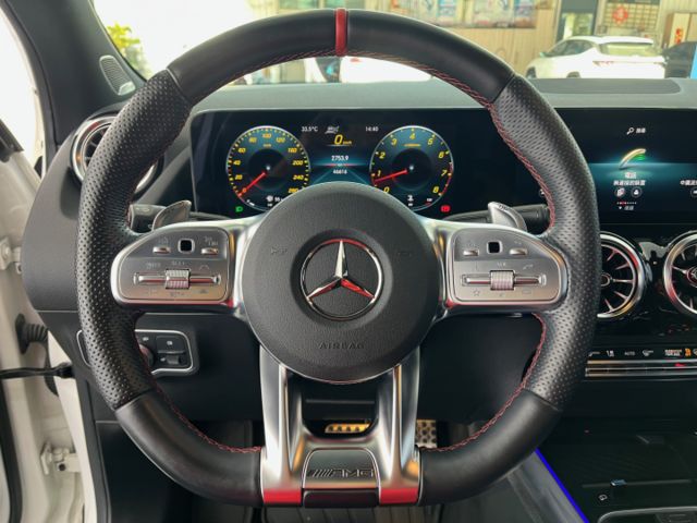 影片賞車✦GLA35 AMG 4MATIC 里程僅跑4萬多 全車原鈑件 全景天窗.柏林之音.數位儀表.360環景  第13張相片