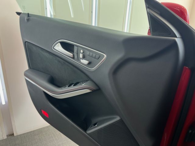 玉豐汽車✦ 總代理 原鈑件 CLA250 AMG 五門 獵豹 只跑4萬 CAR PLAY/天窗/跑車椅/電尾門  第6張相片