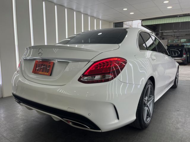 影片賞車✦C300 AMG 里程僅跑11萬 全車原鈑件 雙電動椅含加熱.全景天窗.導航.免鑰匙IKEY.換檔快撥  第3張相片