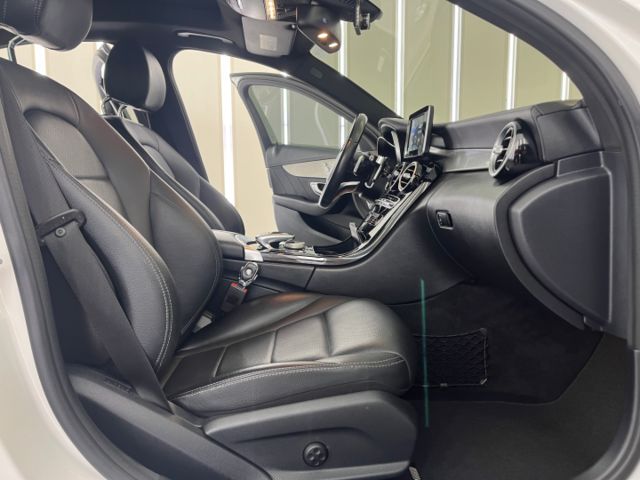 影片賞車✦C300 AMG 里程僅跑11萬 全車原鈑件 雙電動椅含加熱.全景天窗.導航.免鑰匙IKEY.換檔快撥  第11張相片