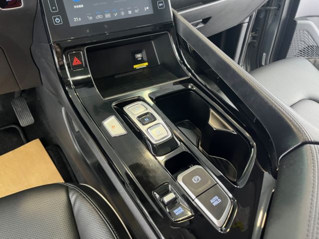 影片賞車✦Custin 市場稀有水泥灰 最頂級B版 全電動椅 全車原鈑件 原廠新車保固中  第18張相片