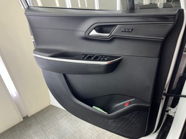 影片賞車✦Custin 豪華大七人 最頂級B版 全電動椅 全車原鈑件 全車精品買到賺到！  第6張相片