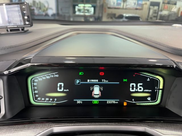影片賞車✦Custin 豪華大七人 最頂級B版 全電動椅 全車原鈑件 全車精品買到賺到！  第13張相片