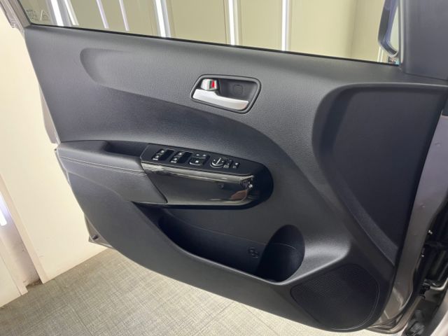 影片賞車✦Picanto X-Line版 里程僅跑7萬多 全車原鈑件 7安.LED晝行燈.免鑰匙.定速.倒車影像.煞停  第6張相片