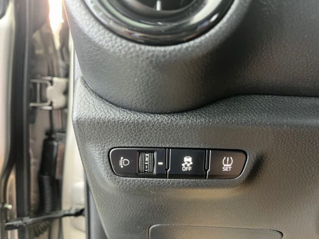 影片賞車✦Picanto X-Line版 里程僅跑7萬多 全車原鈑件 7安.LED晝行燈.免鑰匙.定速.倒車影像.煞停  第16張相片