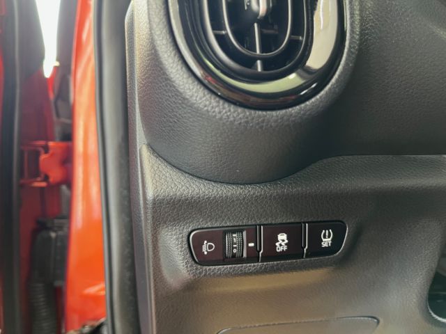 影片賞車✦Picanto X-Line版 里程僅跑3萬多 全車原鈑件 7安.LED晝行燈.免鑰匙.定速.倒車影像.盲點  第15張相片