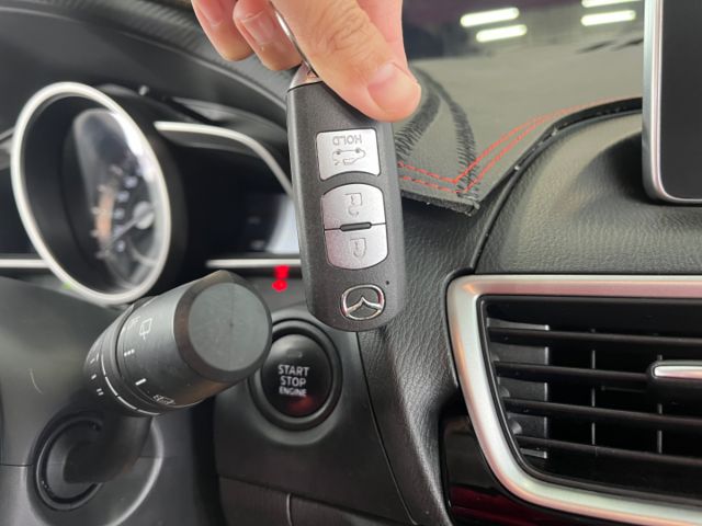 玉豐汽車✦ MAZDA3 5D 魂動x鋼鐵灰 只跑6萬 IKEY/定速/方控/藍牙/恆溫/倒車影像/胎壓偵測  第14張相片