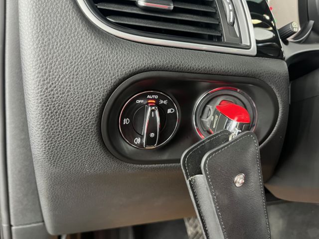 玉豐汽車✦ 總代理Macan S 3.0汽油 只跑9萬多 選配全景天窗.14向電動椅含記憶.安卓大螢幕 原廠資料皆齊全  第15張相片