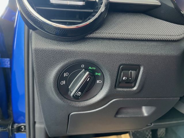 影片賞車✦Fabia 1.0T 里程僅跑5萬 全車原鈑件 全車LED.免鑰匙.數位儀表.ACC跟車.Car Play  第15張相片