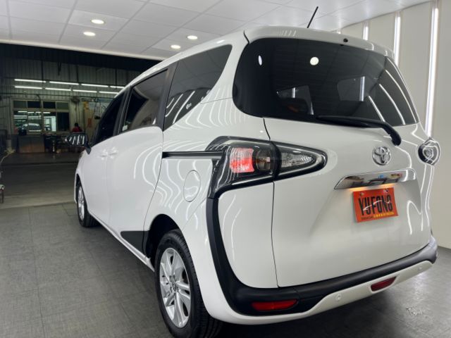 影片賞車✦Sienta 七人座 豪華+ 里程跑10萬 全車原鈑件 雙電動滑門.免鑰匙.定速.恆溫.盲點  第5張相片