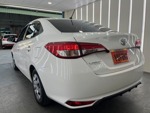 影片賞車✦VIOS 里程僅跑2萬多 全車原鈑件 自動大燈.導航.倒車影像.電動後視鏡收納.循跡防滑.Car Play  第5張相片