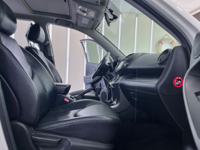 影片賞車✦ RAV4 頂級G版2WD 里程僅跑19萬 HID大燈.電動椅.天窗.定速.雙區恆溫.前後雷達.衛星導航.藍芽  第10張相片