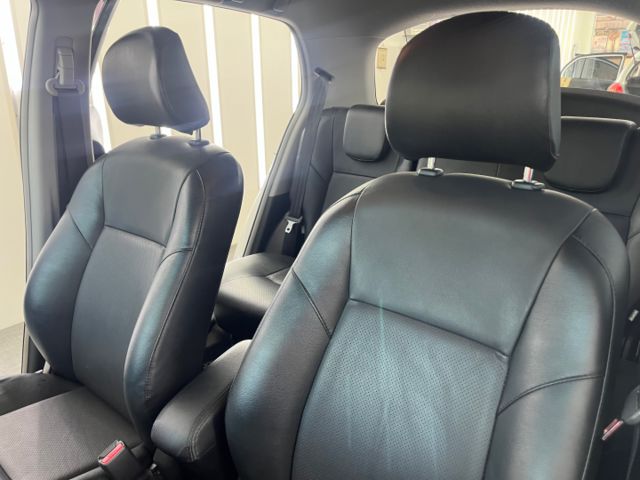 影片賞車✦小鴨 頂級G版 里程僅跑7萬 挑戰全網最低！全車原鈑件 恆溫.方控.皮椅.鋁圈.前雷達.電動後視鏡收納  第19張相片