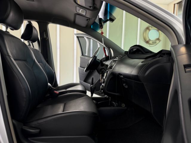 影片賞車✦小鴨 頂級Ｇ版 里程僅跑15萬 全車原鈑件 皮椅.鋁圈.電動後視鏡收納.恆溫.方向盤音響控制  第11張相片