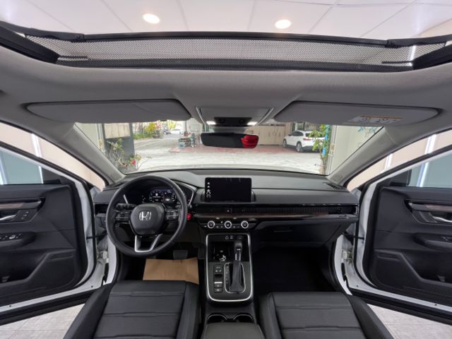影片賞車✦CRV 汽油最頂級Prestige 里程僅跑2萬多 全車原鈑件.全景天窗.BOSE音響.環景.電尾門.無線充電  第12張相片