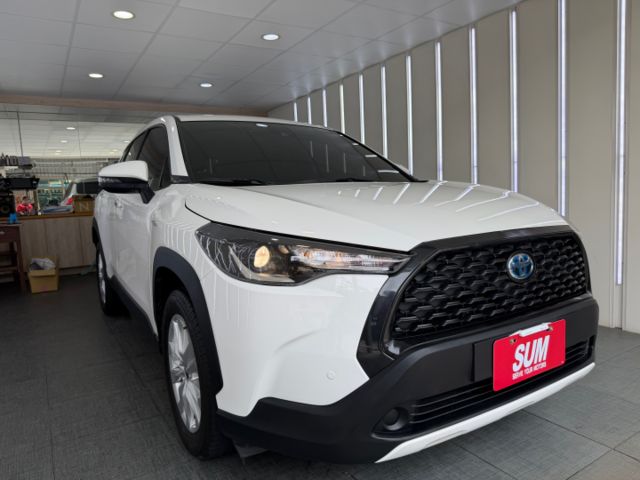 影片賞車✦CC油電 里程跑2萬9 全車原鈑件 升級原廠精裝套件買到賺到！ 導航.倒車影像.後廂LED.抬頭顯示幕.前雷達  第2張相片