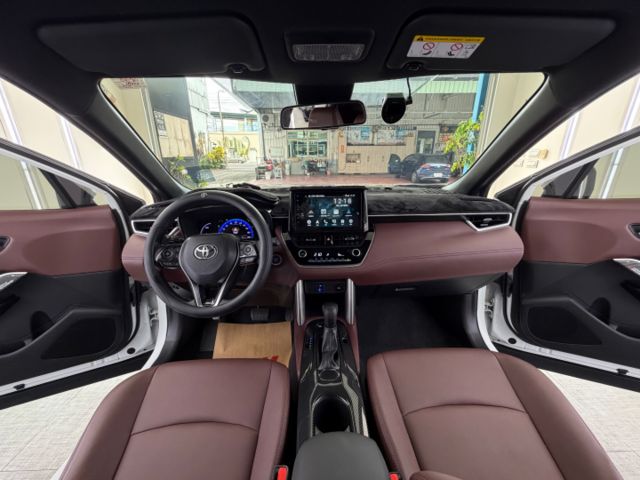 影片賞車✦CC油電 里程跑2萬9 全車原鈑件 升級原廠精裝套件買到賺到！ 導航.倒車影像.後廂LED.抬頭顯示幕.前雷達  第9張相片