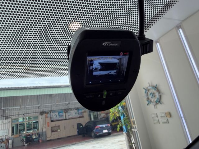 影片賞車✦CC油電 里程跑2萬9 全車原鈑件 升級原廠精裝套件買到賺到！ 導航.倒車影像.後廂LED.抬頭顯示幕.前雷達  第19張相片