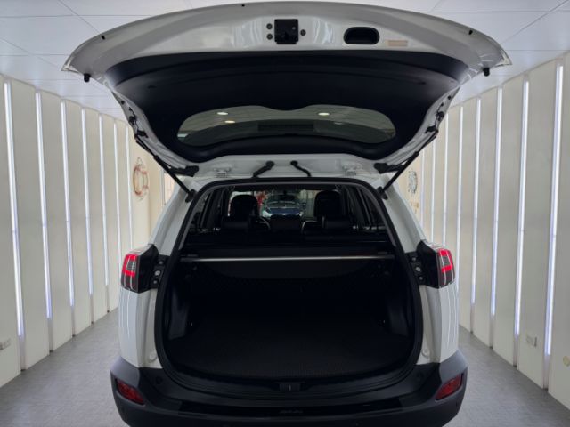 影片賞車✦RAV4 2.0 E Hi 版 里程僅跑11萬 全車原鈑件 升級大螢幕安卓 電動椅.定速.雙區恆溫.盲點  第20張相片