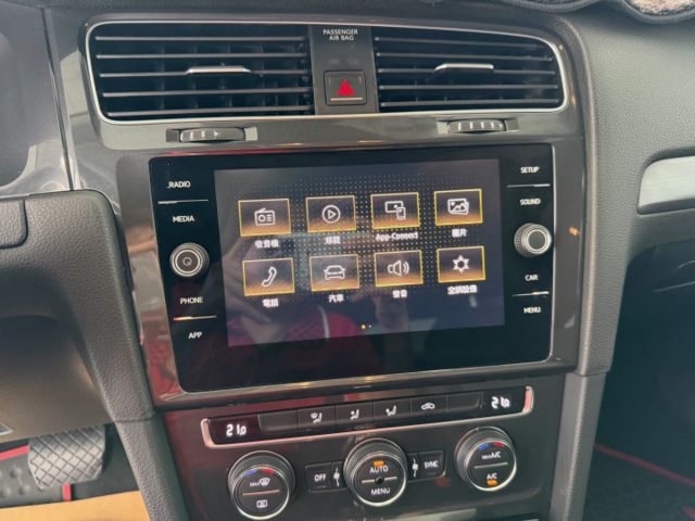影片賞車✦Golf 1.4 TSI 里程僅跑13萬 全車原鈑件  ACC跟車.煞停.免鑰匙.雙區恆溫.Car Play  第14張相片