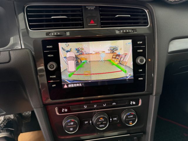 影片賞車✦Golf 1.4 TSI 里程僅跑13萬 全車原鈑件  ACC跟車.煞停.免鑰匙.雙區恆溫.Car Play  第15張相片