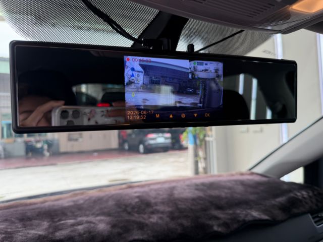 影片賞車✦Golf 1.4 TSI 里程僅跑13萬 全車原鈑件  ACC跟車.煞停.免鑰匙.雙區恆溫.Car Play  第18張相片
