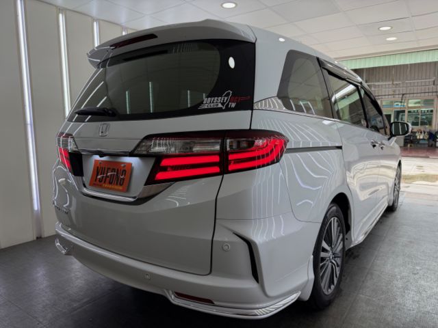 影片賞車✦ ODYSSEY APEX最頂級 市場稀有白色 里程僅跑9萬 全車原鈑件 安卓機.環景.前後錄.後座影音  第3張相片