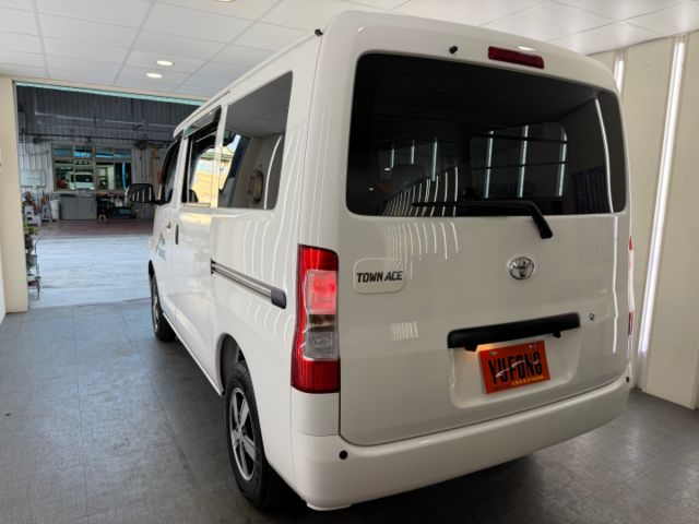 影片賞車✦2023.12月出廠 Town Ace 有TSS最頂級 里程僅跑4萬 全車原鈑件 升級360環景+安卓機  第5張相片