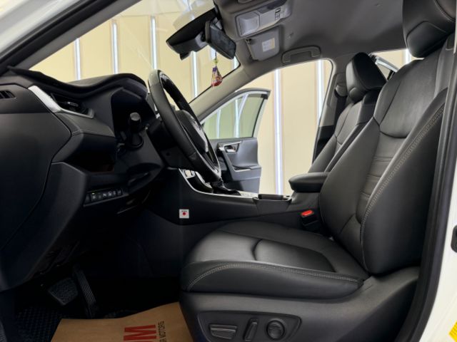 影片賞車✦RAV4 旗艦版 里程跑3萬 全車原鈑件 原廠精裝選配買到賺到 電動椅.環景.電尾門.衛星導航.電子後視鏡  第7張相片