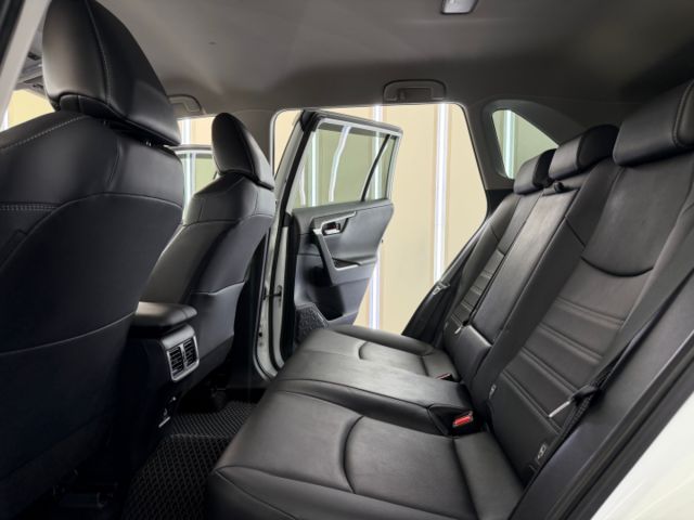影片賞車✦RAV4 旗艦版 里程跑3萬 全車原鈑件 原廠精裝選配買到賺到 電動椅.環景.電尾門.衛星導航.電子後視鏡  第8張相片