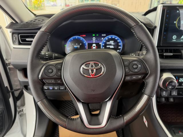 影片賞車✦RAV4 旗艦版 里程跑3萬 全車原鈑件 原廠精裝選配買到賺到 電動椅.環景.電尾門.衛星導航.電子後視鏡  第10張相片